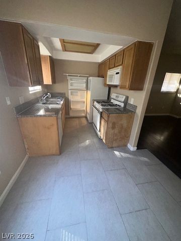 8425 Running Deer Avenue 103, Las Vegas, NV 89145