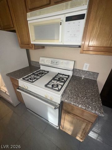 8425 Running Deer Avenue 103, Las Vegas, NV 89145