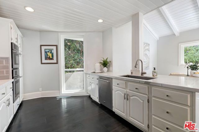 4045 Davana Road, Sherman Oaks, CA 91423