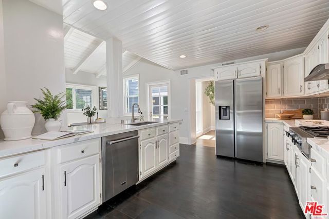 4045 Davana Road, Sherman Oaks, CA 91423