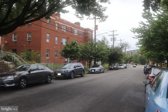 825 BARNABY ST SE, Washington, DC 20032