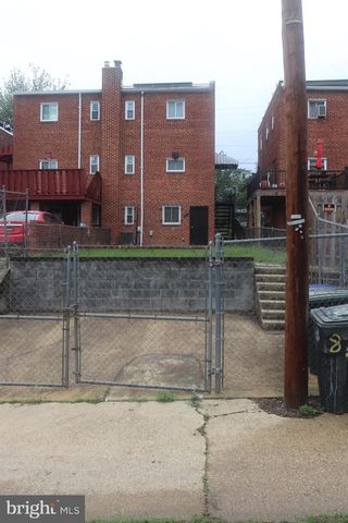 825 BARNABY ST SE, Washington, DC 20032