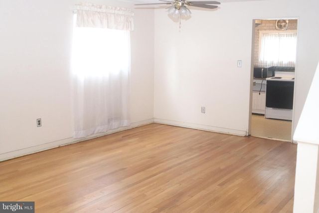 825 BARNABY ST SE, Washington, DC 20032