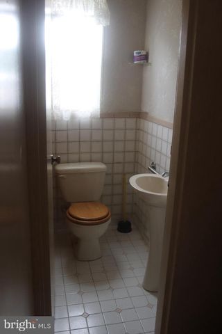 825 BARNABY ST SE, Washington, DC 20032