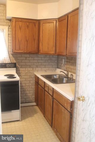 825 BARNABY ST SE, Washington, DC 20032