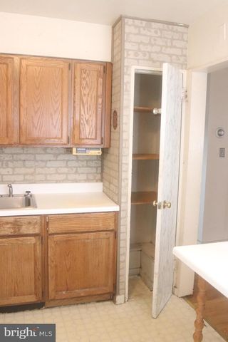 825 BARNABY ST SE, Washington, DC 20032
