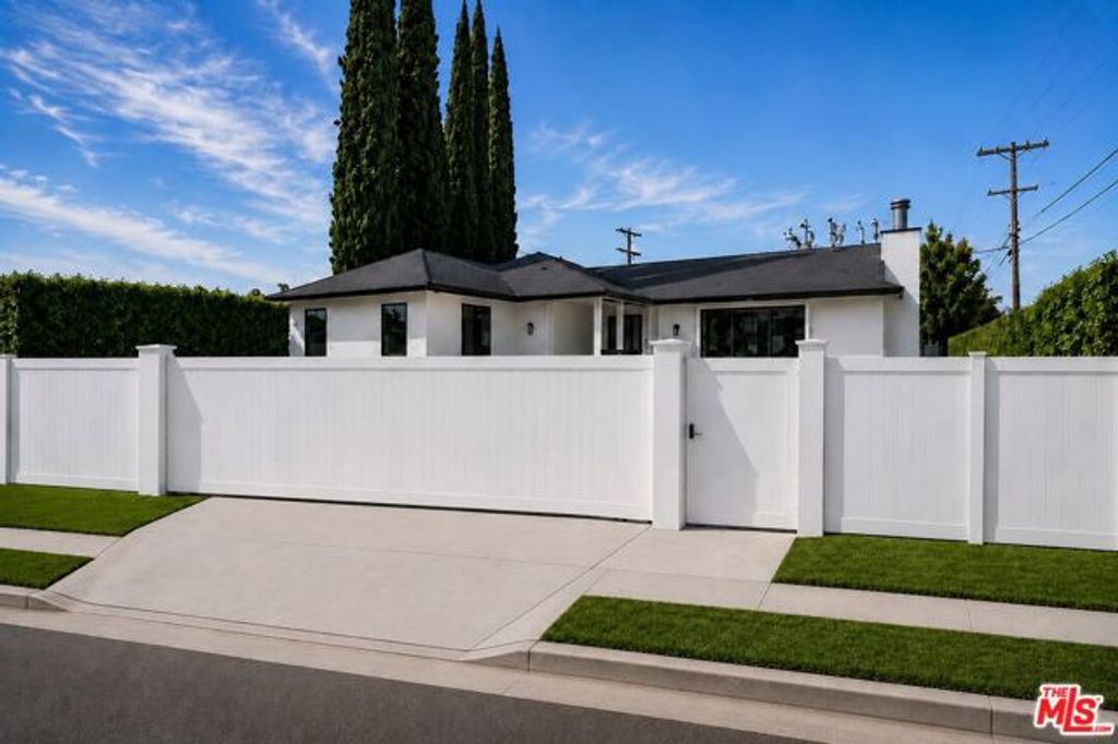 4955 Woodman Avenue, Sherman Oaks, CA 91423