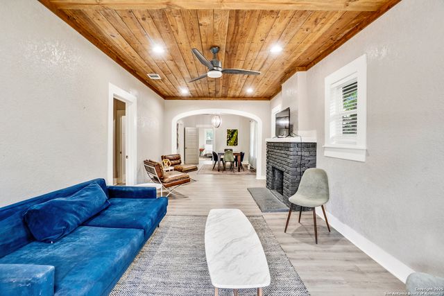 1108 Center, San Antonio, TX 78202