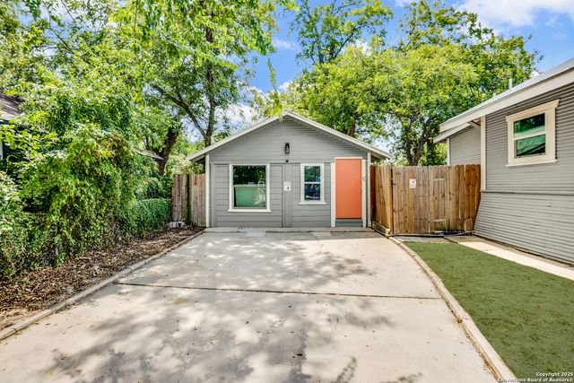 1108 Center, San Antonio, TX 78202