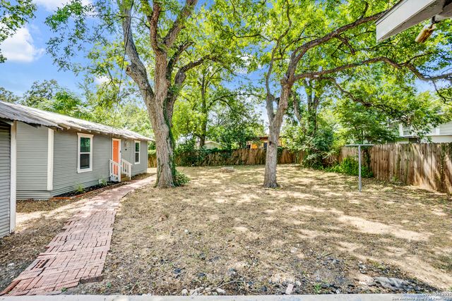 1108 Center, San Antonio, TX 78202