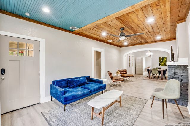 1108 Center, San Antonio, TX 78202