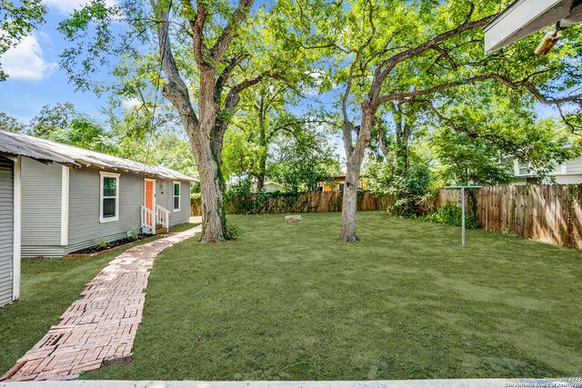 1108 Center, San Antonio, TX 78202