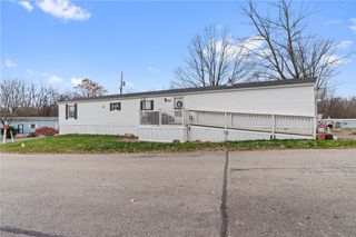 216 Blossom Ln, Economy, PA 15143