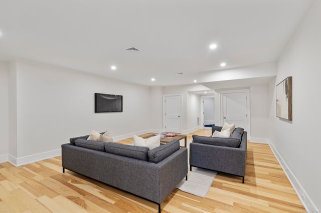 32 Webb Road, Westport, CT 06880