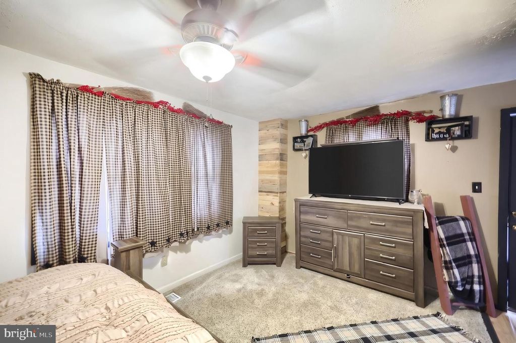 Image 19 of property listing at 711 S FRONT ST, Wrightsville, PA 17368