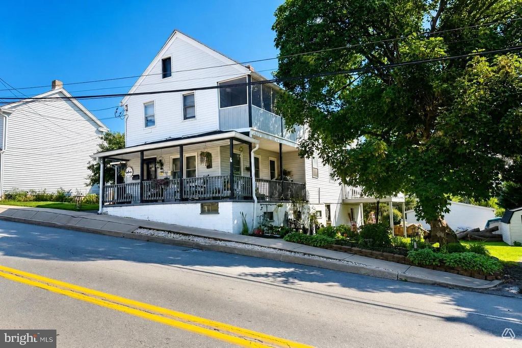 Image 2 of property listing at 711 S FRONT ST, Wrightsville, PA 17368