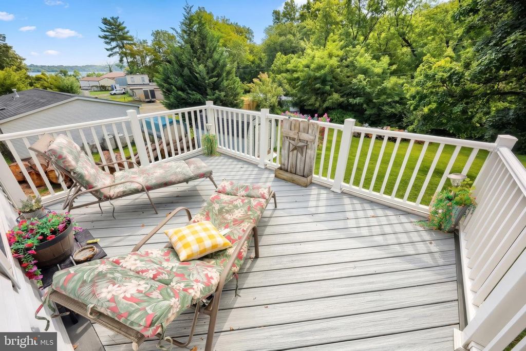 Image 20 of property listing at 711 S FRONT ST, Wrightsville, PA 17368