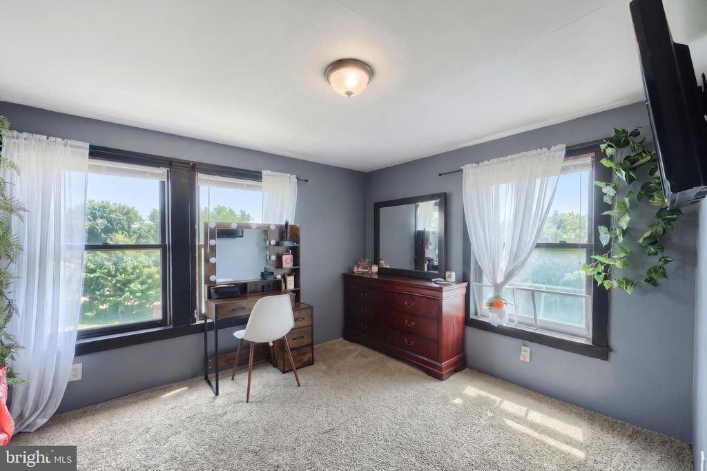 Image 28 of property listing at 711 S FRONT ST, Wrightsville, PA 17368
