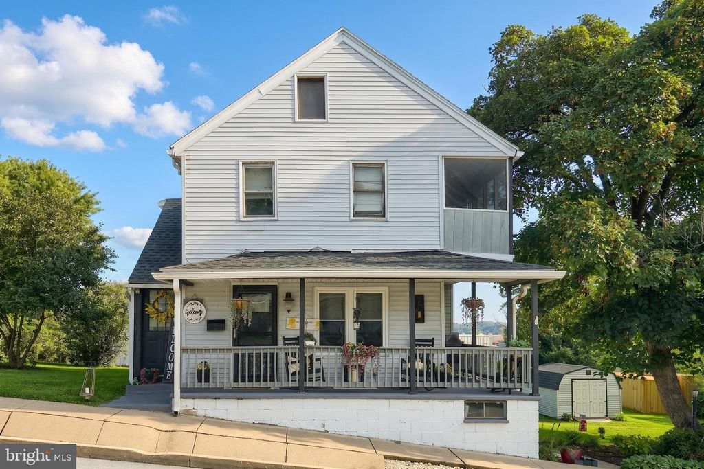 Image 3 of property listing at 711 S FRONT ST, Wrightsville, PA 17368