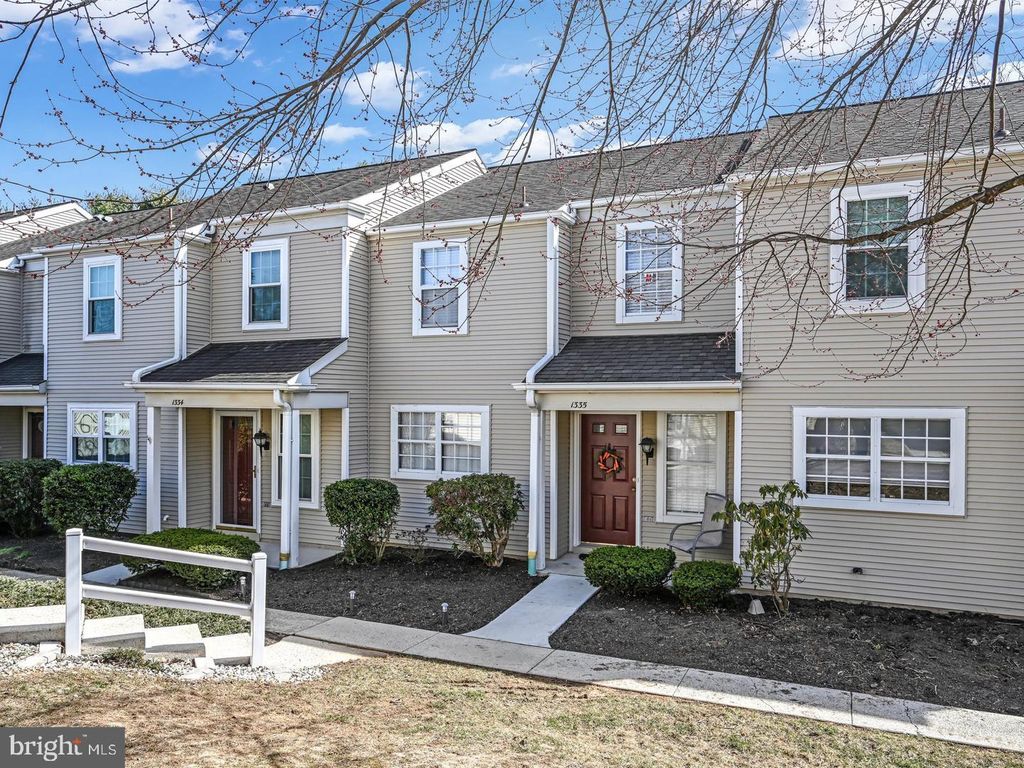 Image 1 of property listing at 1335 CAMBRIDGE CT, Palmyra, PA 17078