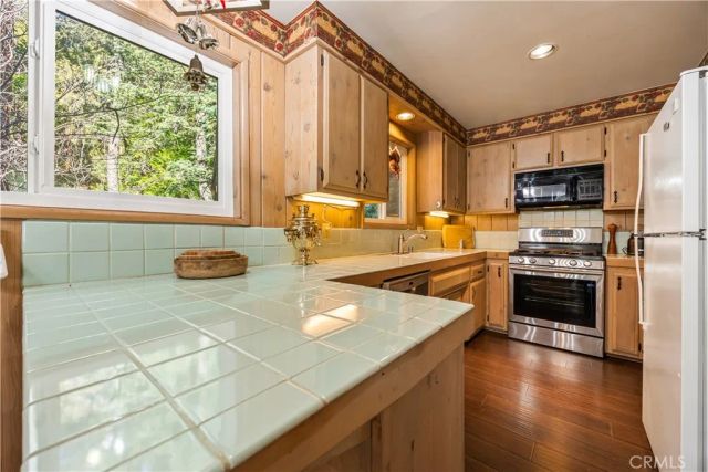 225 Fremont, Lake Arrowhead, CA 92352