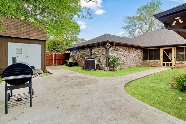 4030 Shannon Drive, Paris, TX 75462