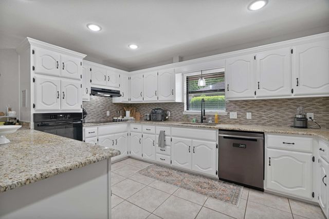 4030 Shannon Drive, Paris, TX 75462