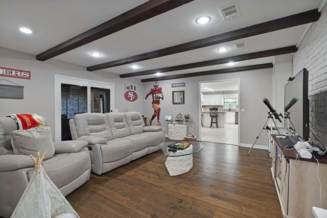 4030 Shannon Drive, Paris, TX 75462