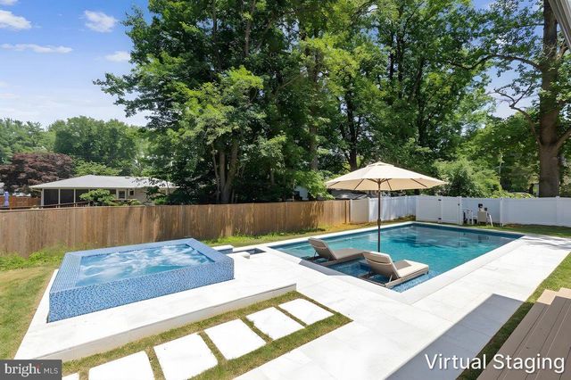 1002 AVERY CT SW, Vienna, VA 22180