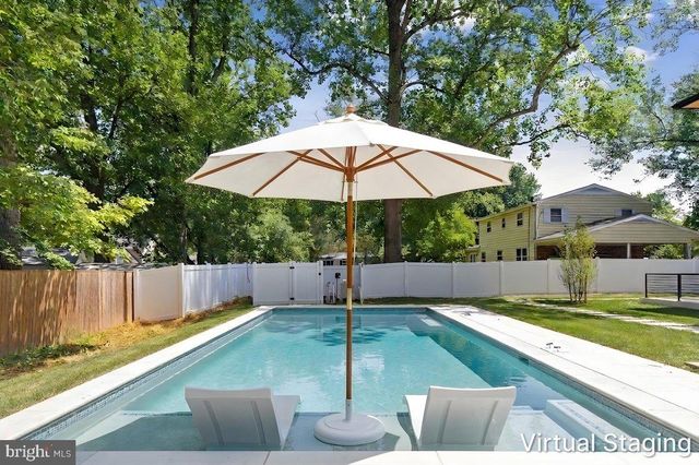 1002 AVERY CT SW, Vienna, VA 22180