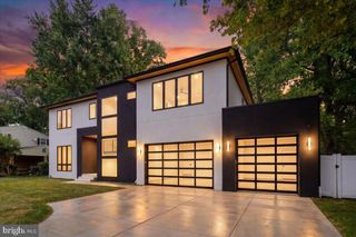 1002 AVERY CT SW, Vienna, VA 22180