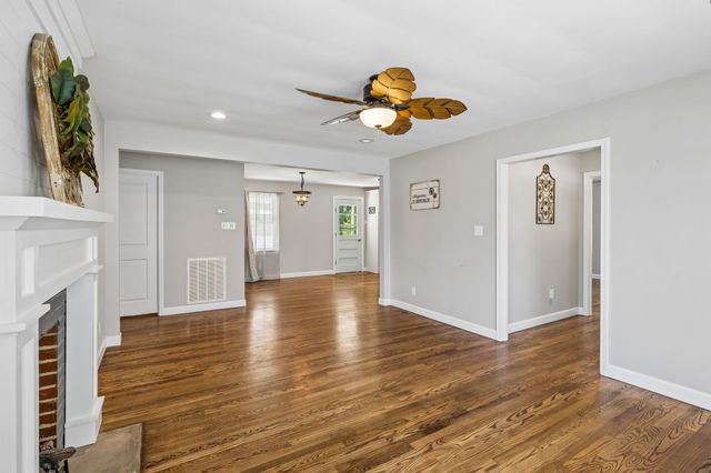 119 Hogan Rd, Gordonsville, TN 38563