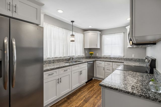 119 Hogan Rd, Gordonsville, TN 38563