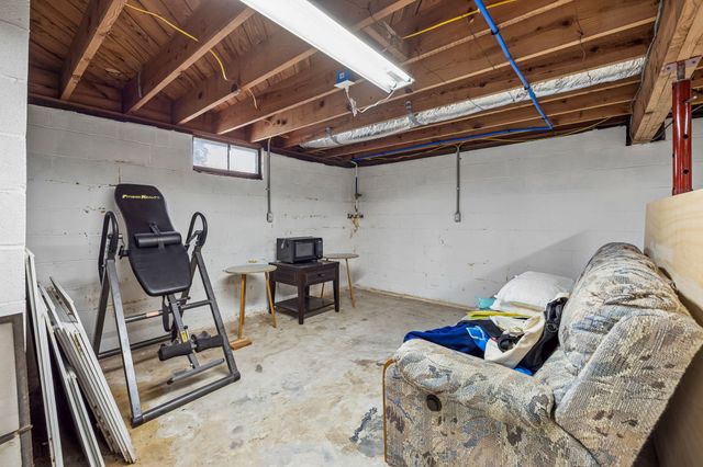 119 Hogan Rd, Gordonsville, TN 38563
