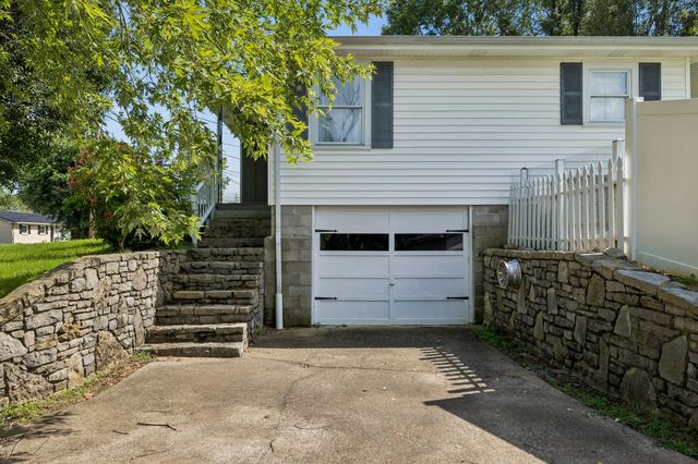 119 Hogan Rd, Gordonsville, TN 38563