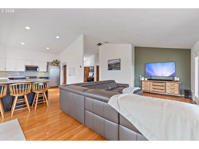 29260 HARBOR VIEW Dr, Rainier, OR 97048