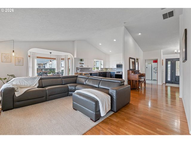 29260 HARBOR VIEW Dr, Rainier, OR 97048