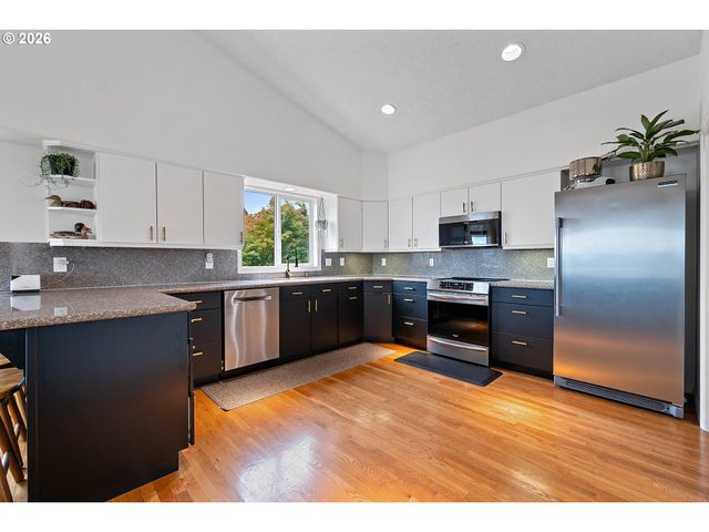29260 HARBOR VIEW Dr, Rainier, OR 97048
