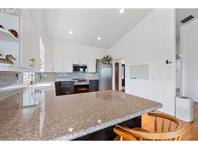 29260 HARBOR VIEW Dr, Rainier, OR 97048