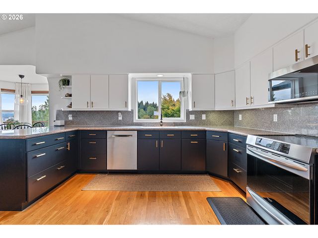 29260 HARBOR VIEW Dr, Rainier, OR 97048