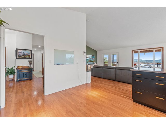 29260 HARBOR VIEW Dr, Rainier, OR 97048