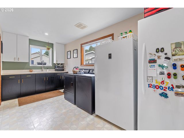 29260 HARBOR VIEW Dr, Rainier, OR 97048