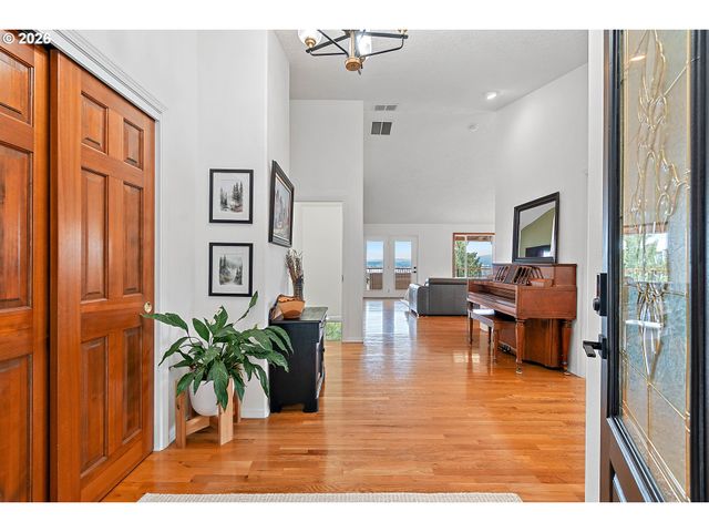 29260 HARBOR VIEW Dr, Rainier, OR 97048