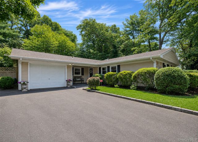 19 Pennaquid Road, Coram, NY 11727