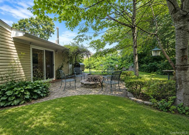 19 Pennaquid Road, Coram, NY 11727