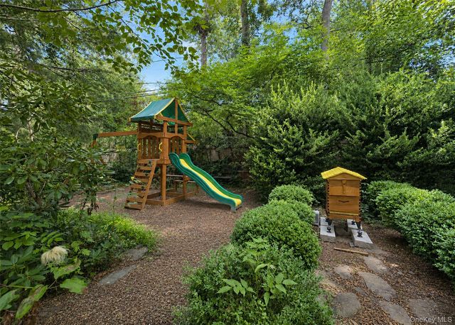 19 Pennaquid Road, Coram, NY 11727