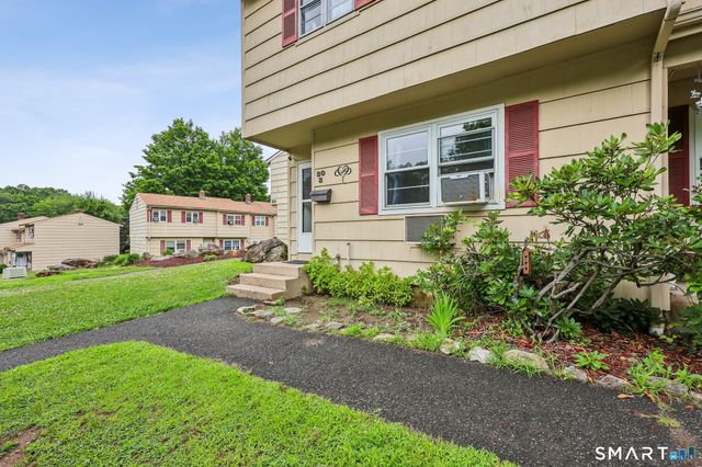 30 Round Tree Drive 3, Naugatuck, CT 06770