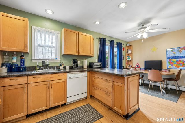 30 Round Tree Drive 3, Naugatuck, CT 06770