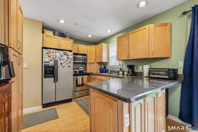 30 Round Tree Drive 3, Naugatuck, CT 06770