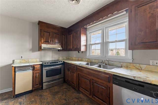 17302 McKenney Ave, Dewitt, VA 23840